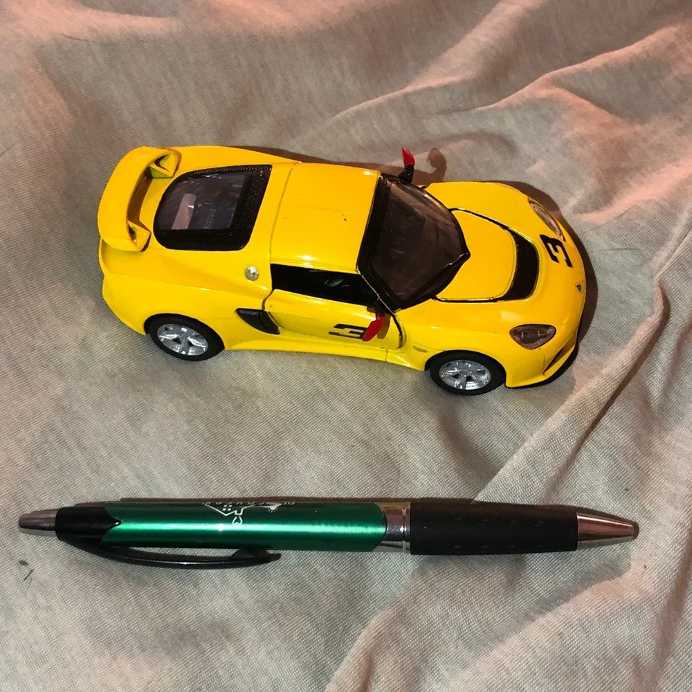 Lotus Exige S 1:32 pull back action